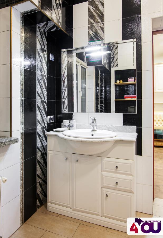 4You Apartaments Lviv Buitenkant foto