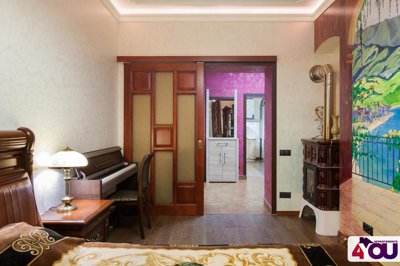 4You Apartaments Lviv Buitenkant foto