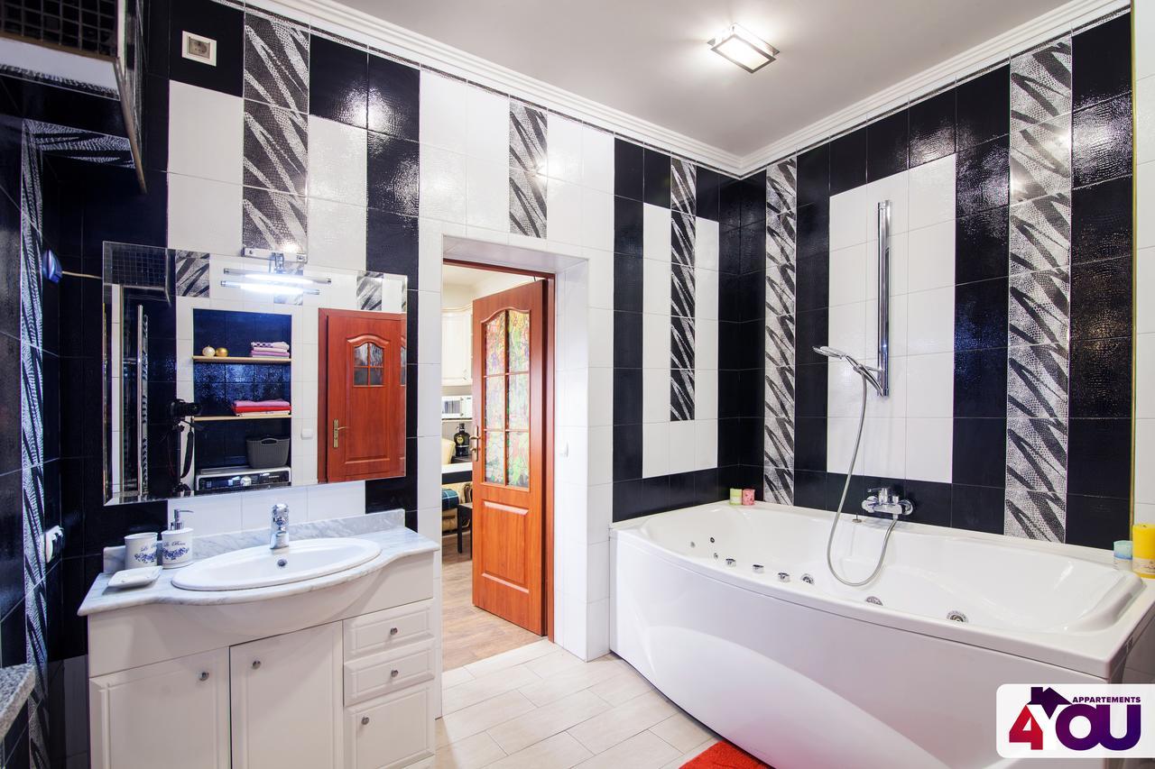 4You Apartaments Lviv Buitenkant foto